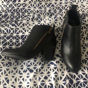 Black leather boots w/ zipper